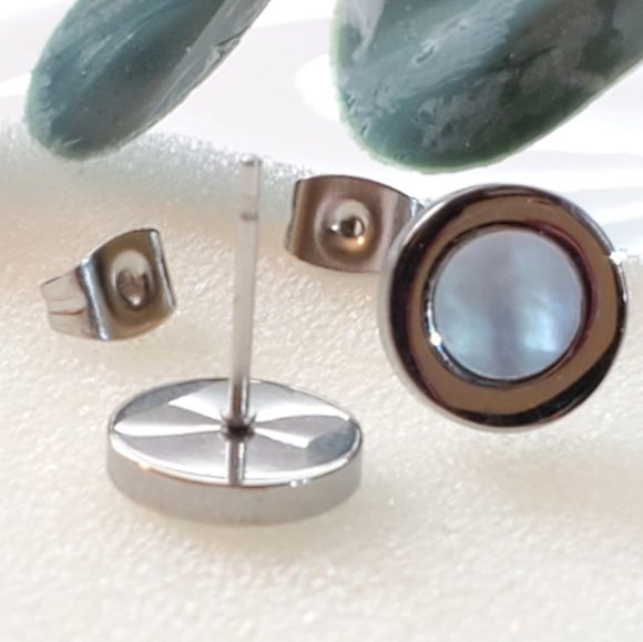 E 21C NEW Silver Pearlescent Stud Earrings - Picture 5 of 6